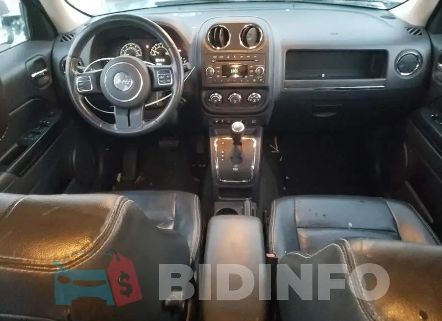 1C4NJRFB1FD371086 Photo# 8