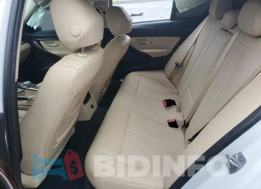 WBA8A9C30HK864182 Photo# 10