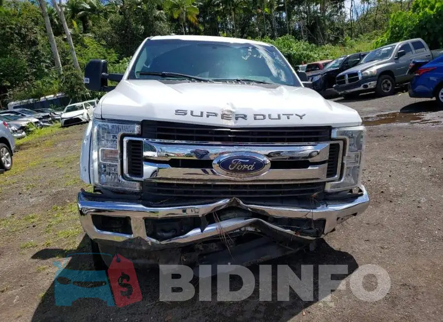 1FT8W3B68JEB76769 Photo# 5