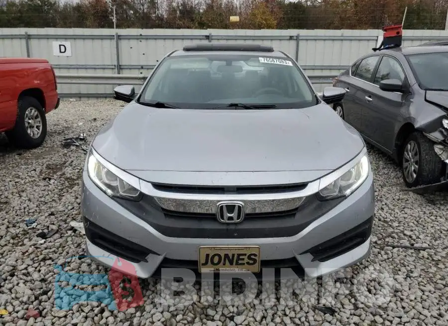 19XFC2F72GE052961 Photo# 5