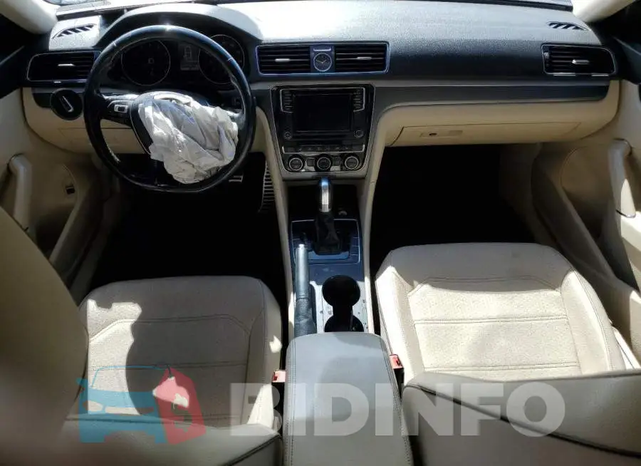 1VWDT7A35HC061149 Photo# 8
