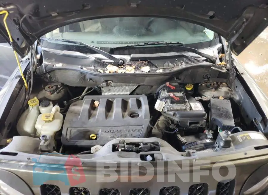 1C4NJPFB6GD583603 Photo# 11