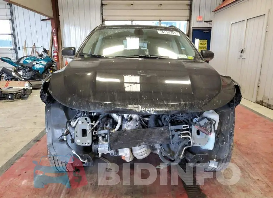 3C4NJDCB2LT155342 Photo# 5
