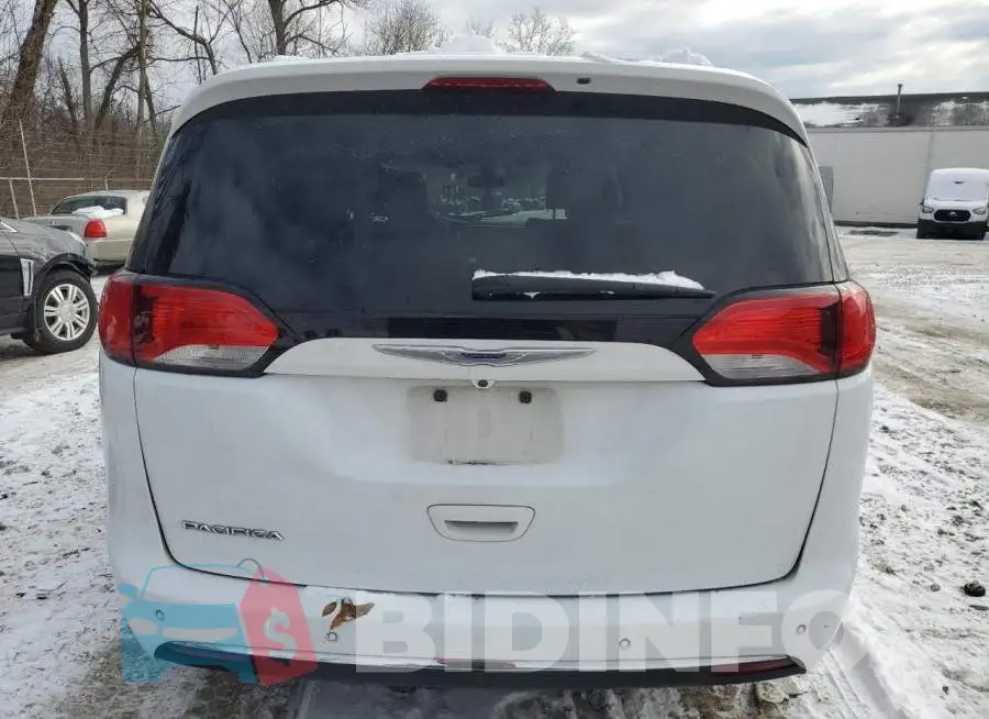 2C4RC1BG7JR312015 Photo# 6