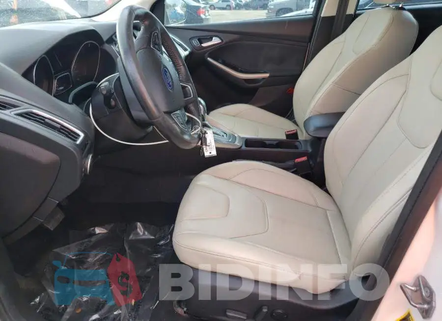 1FADP3J28HL266302 Photo# 7