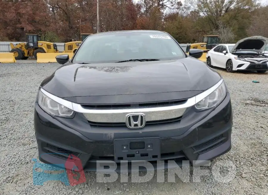 19XFC2F55HE208930 Photo# 5