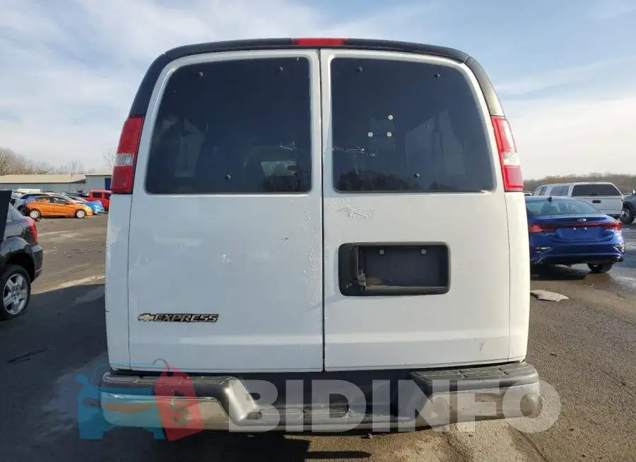 1GAZGPFP6J1183540 Photo# 6