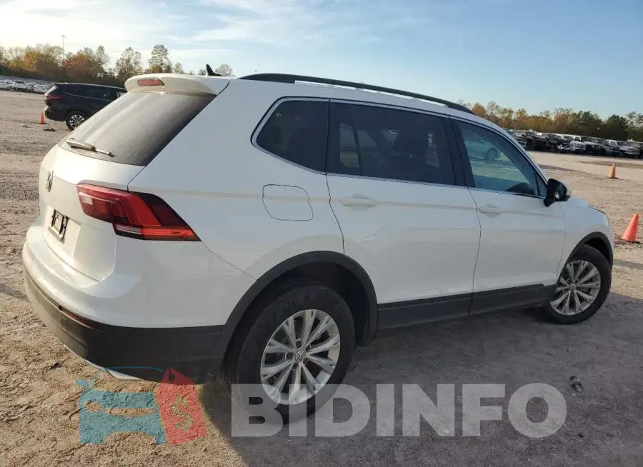 3VV3B7AX6KM027457 Photo# 3