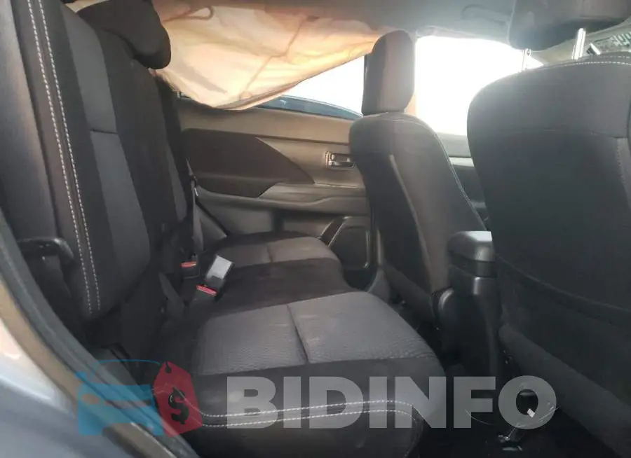JA4AD2A36JZ062183 Photo# 11