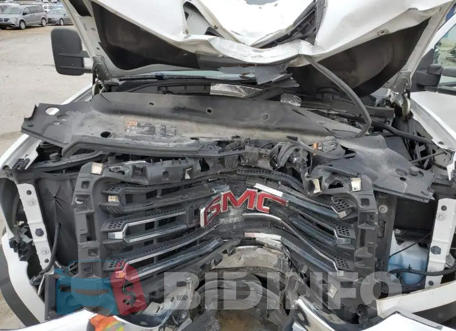 1GT12NEY2KF144059 Photo# 11