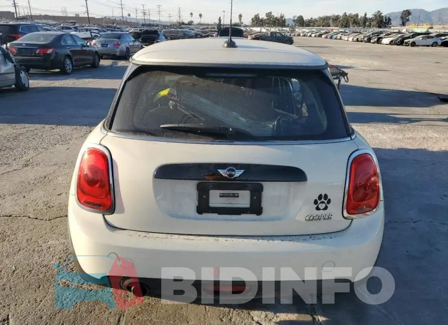 WMWXP5C3XH2G60303 Photo# 6