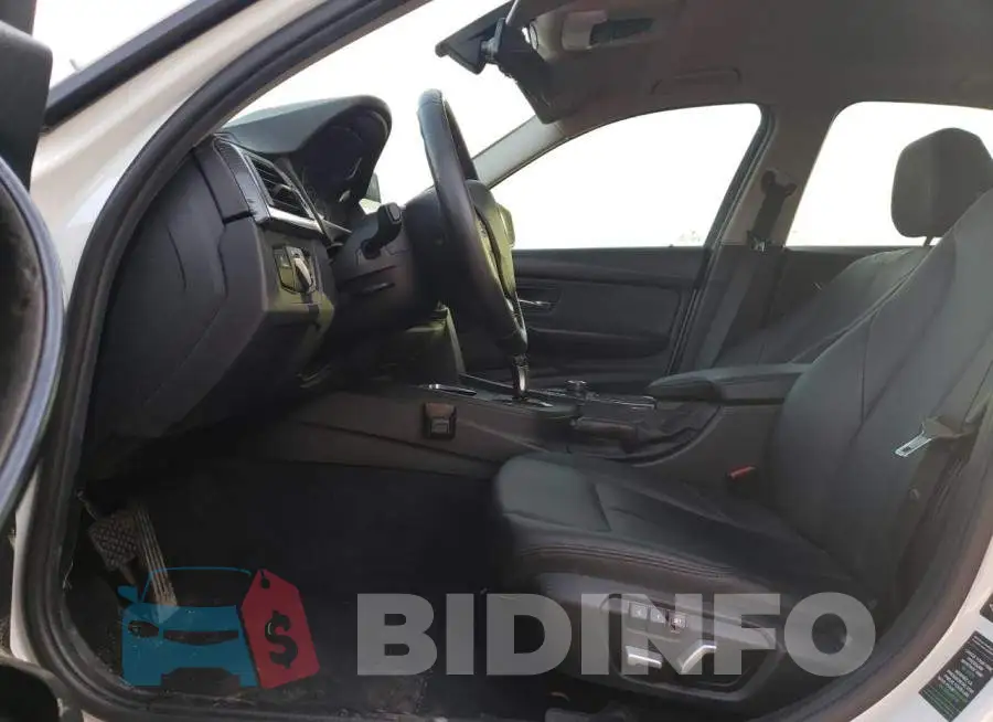 WBA8E5G55GNT94155 Photo# 7
