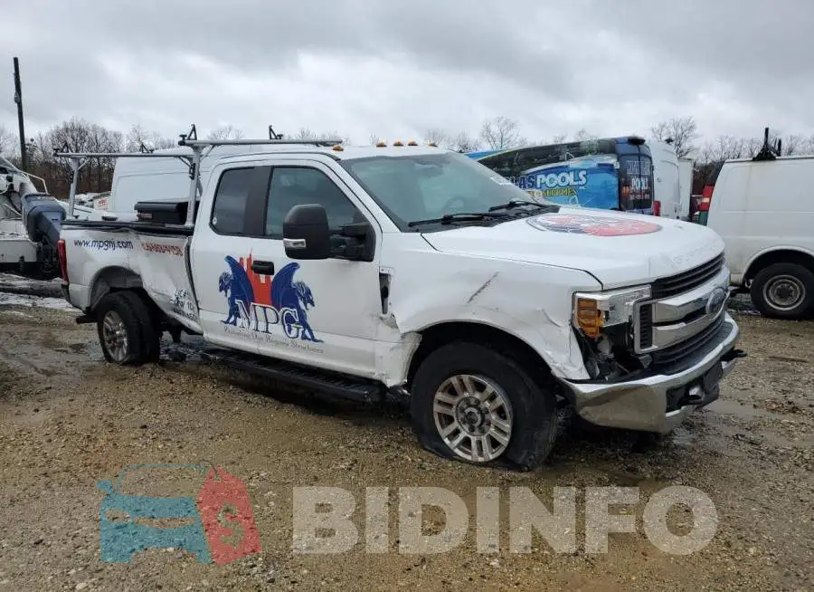 1FT7X2B68JEB24805 Photo# 4