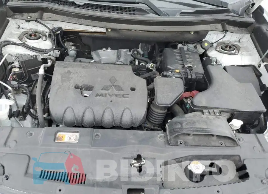 JA4AD3A35JZ013417 Photo# 12