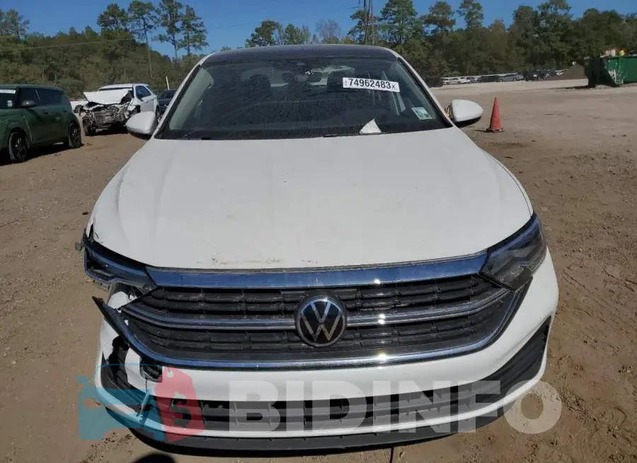 3VW7M7BU2PM025207 Photo# 5
