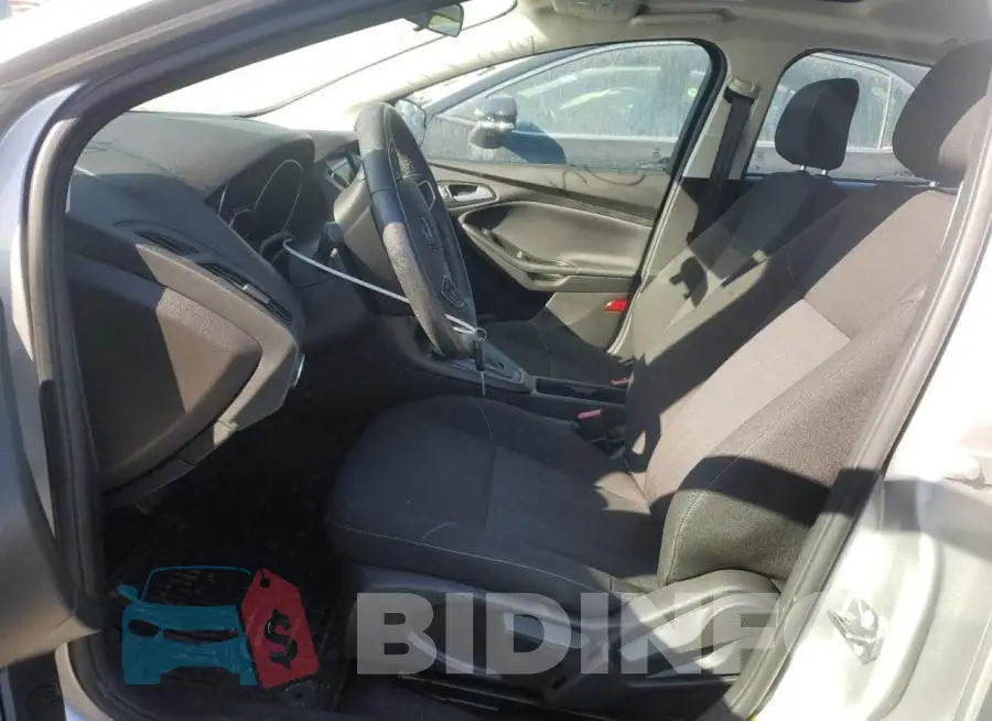 1FADP3M27JL258256 Photo# 7