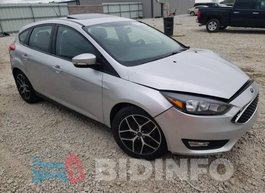 1FADP3M27JL258256 Photo# 4