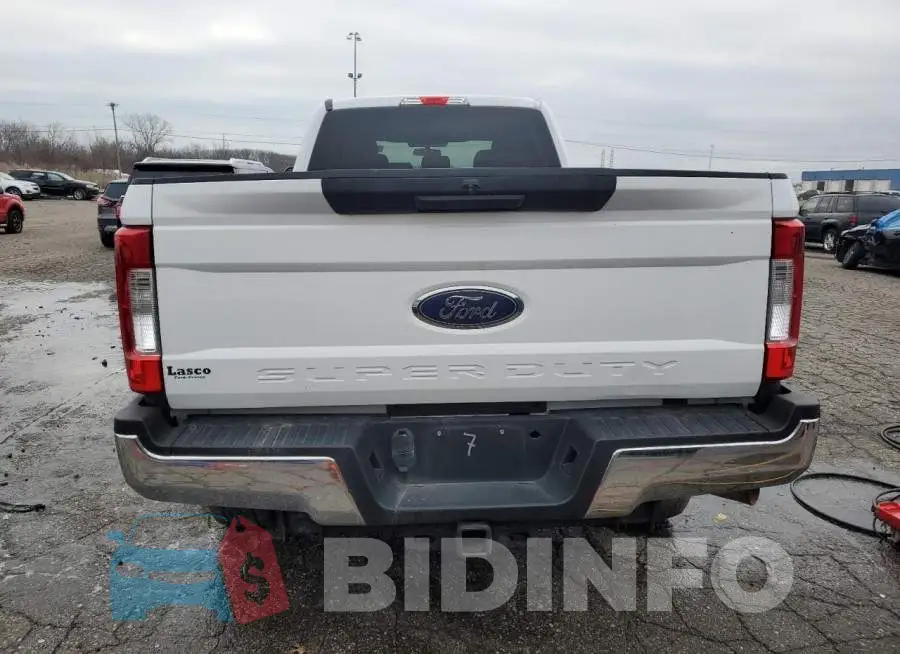 1FT8W3B67JEC29851 Photo# 6
