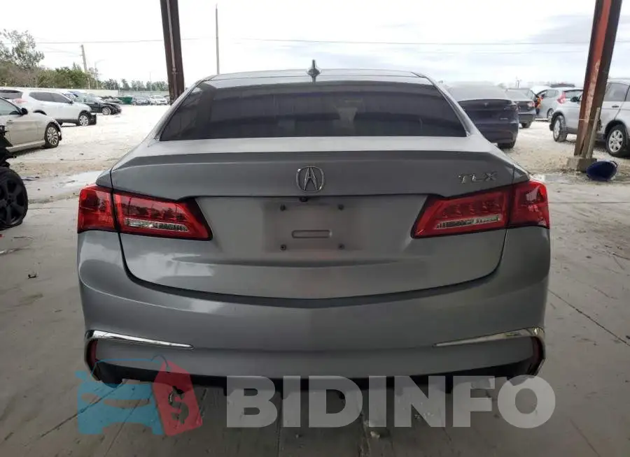 19UUB1F53JA006568 Photo# 6