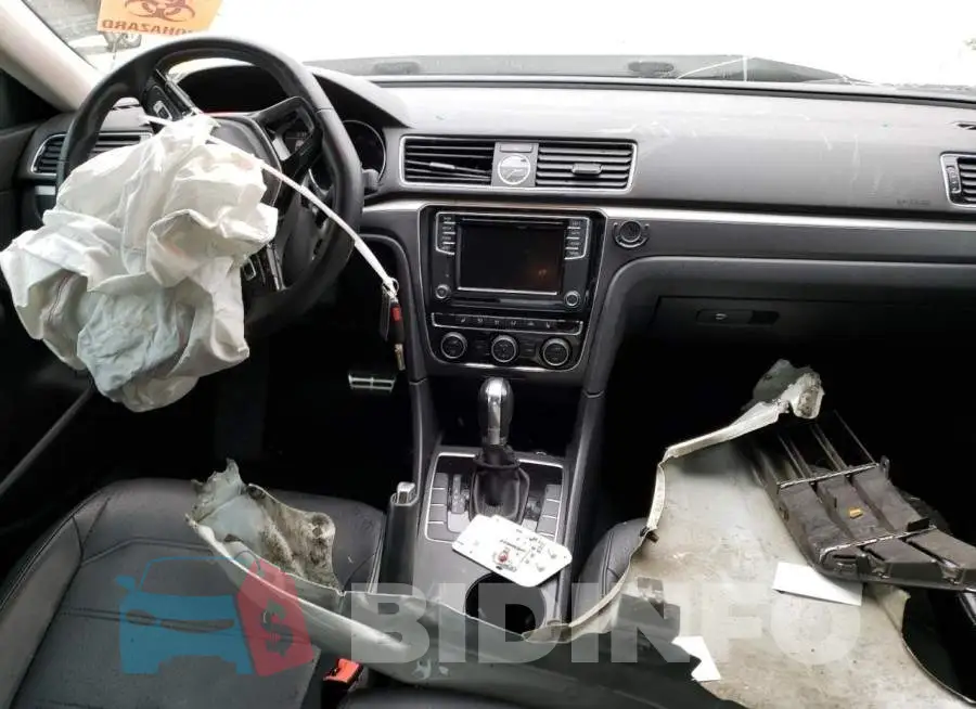1VWDT7A35HC026983 Photo# 8