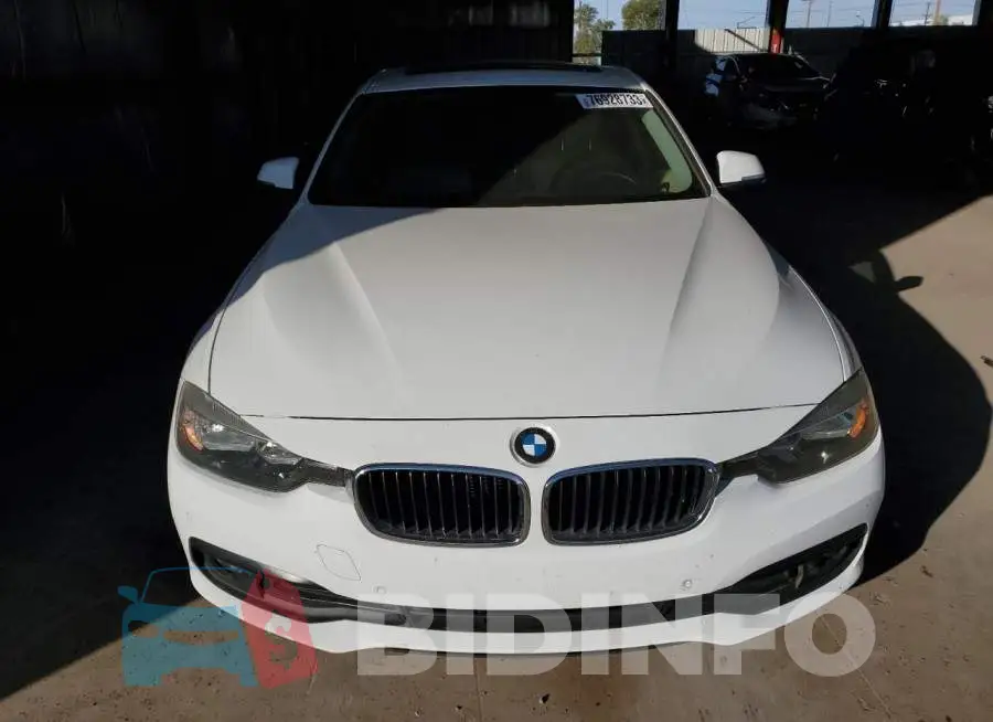 WBA8E1G55GNT99607 Photo# 5