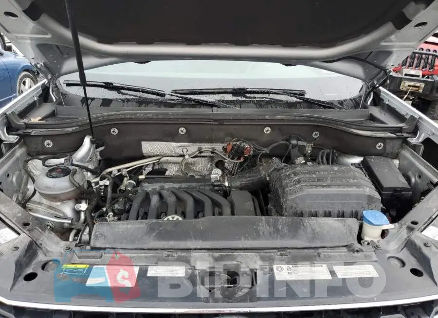 1V2MR2CA9JC559035 Photo# 12