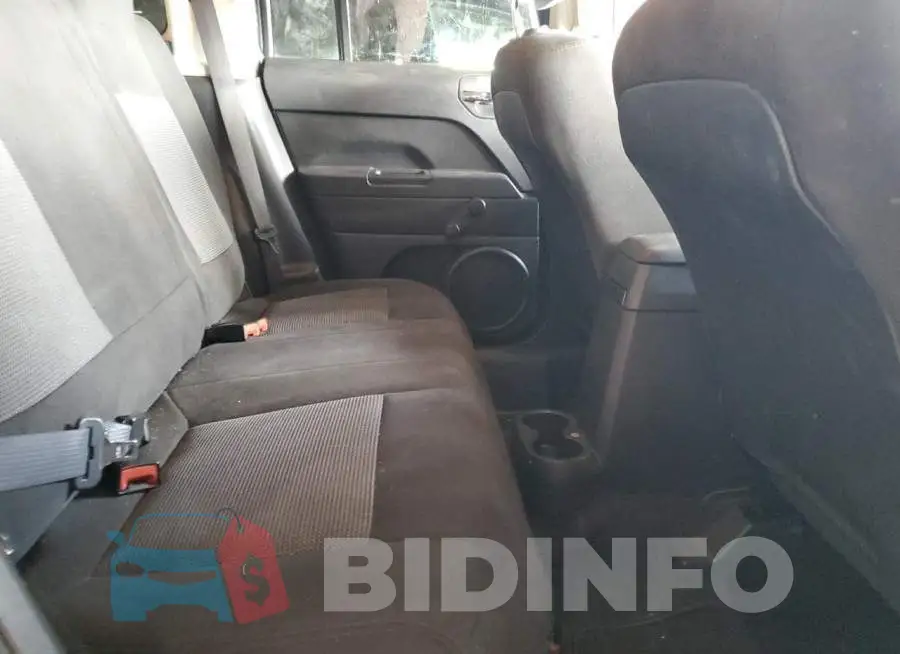 1C4NJPBB2HD202675 Photo# 10