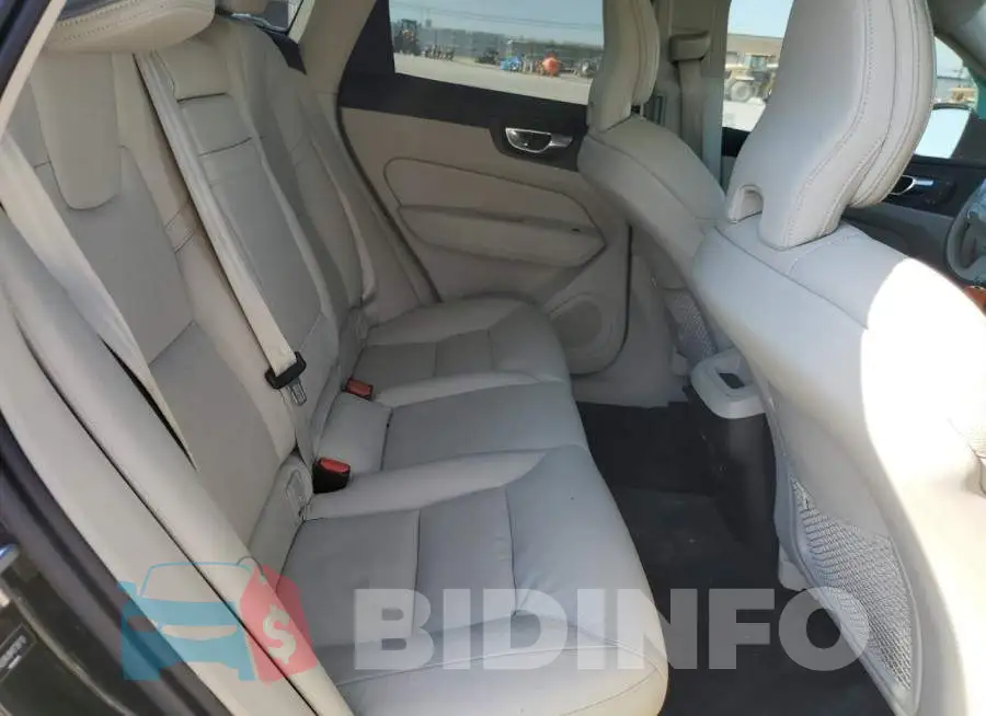 YV4102RK8M1738713 Photo# 11