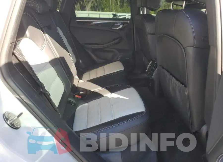 WP1AG2A58JLB64083 Photo# 11