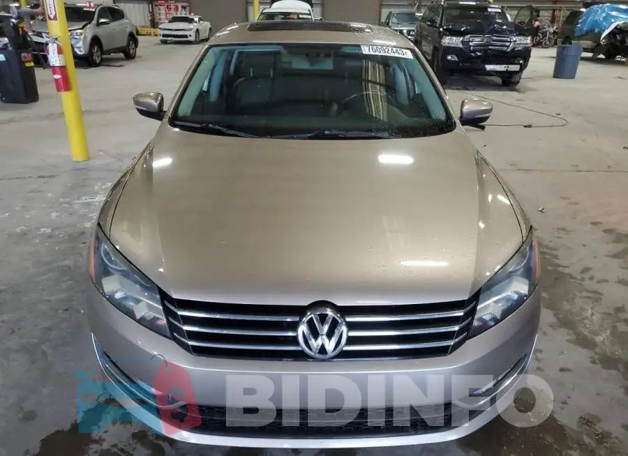 1VWBS7A30FC023402 Photo# 5