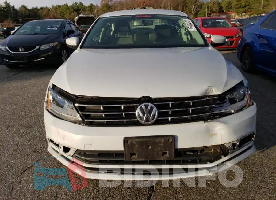 3VW2B7AJ8JM257888 Photo# 5