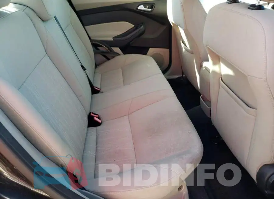 1FADP3F2XGL305883 Photo# 10