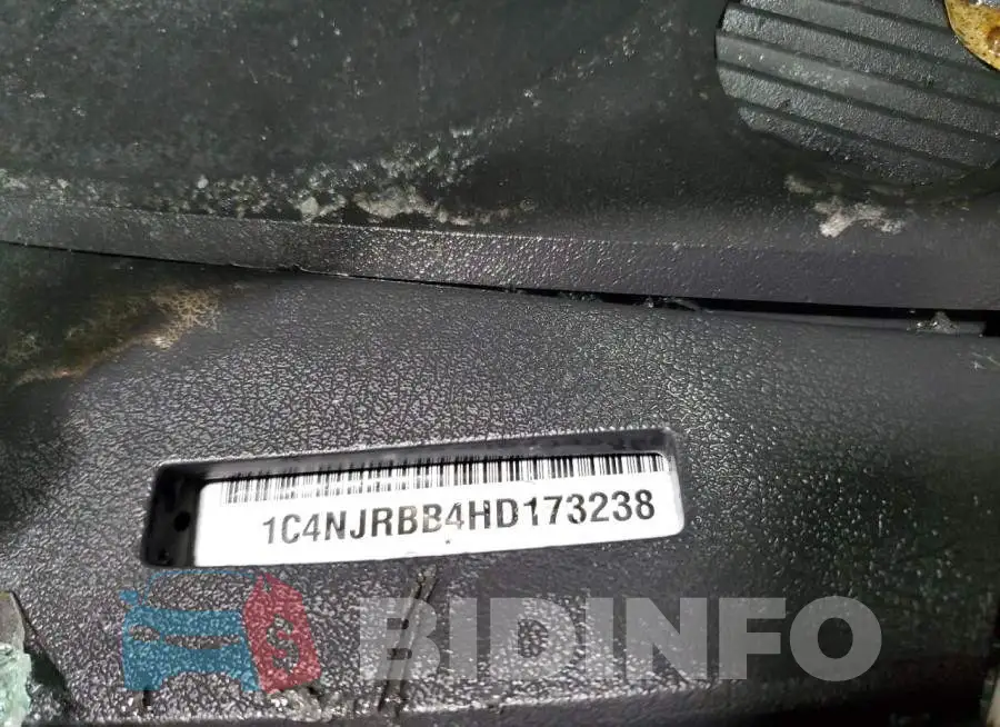 1C4NJRBB4HD173238 Photo# 13