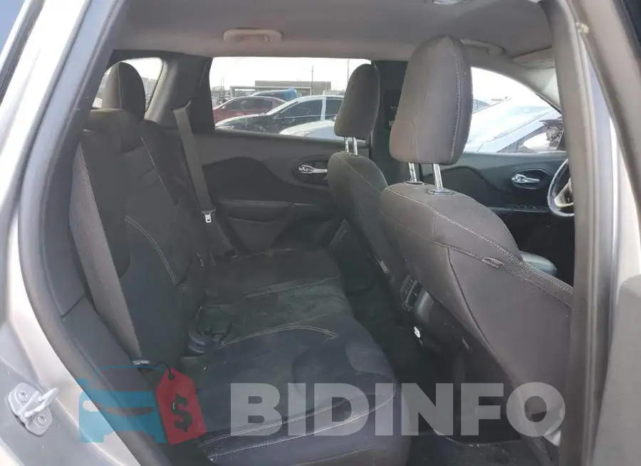 1C4PJLCB4FW612301 Photo# 10