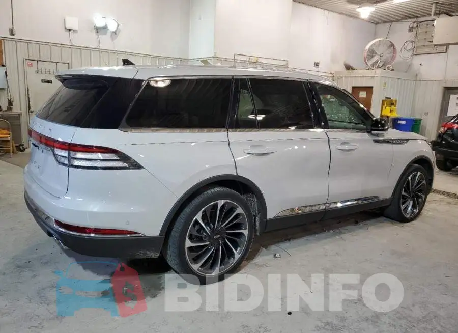 5LM5J7XC9MGL14957 Photo# 3