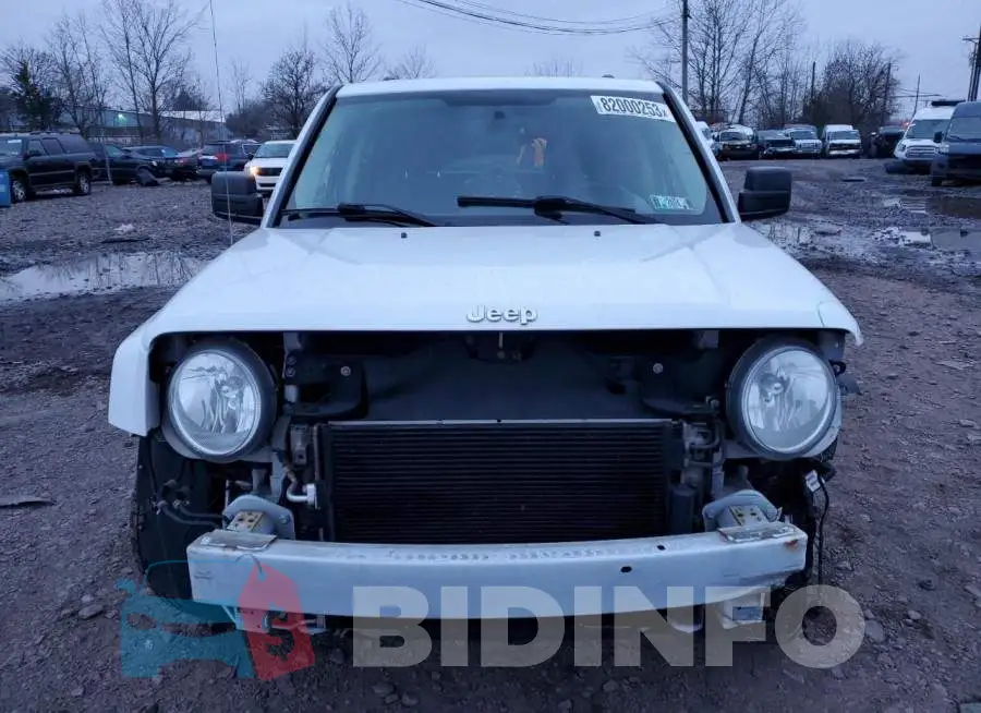 1C4NJPBB4HD172580 Photo# 5
