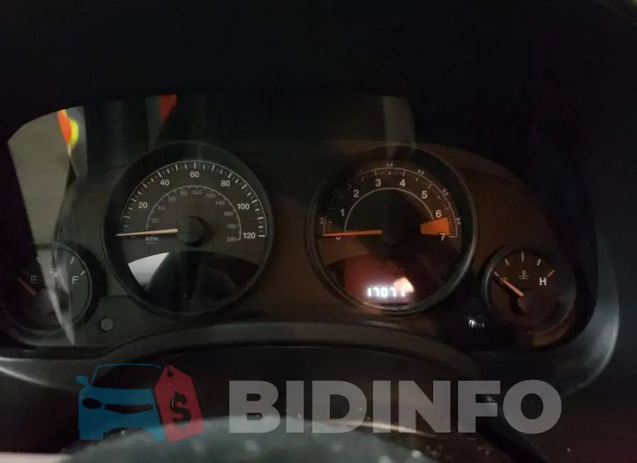 1C4NJRBB7GD802621 Photo# 9