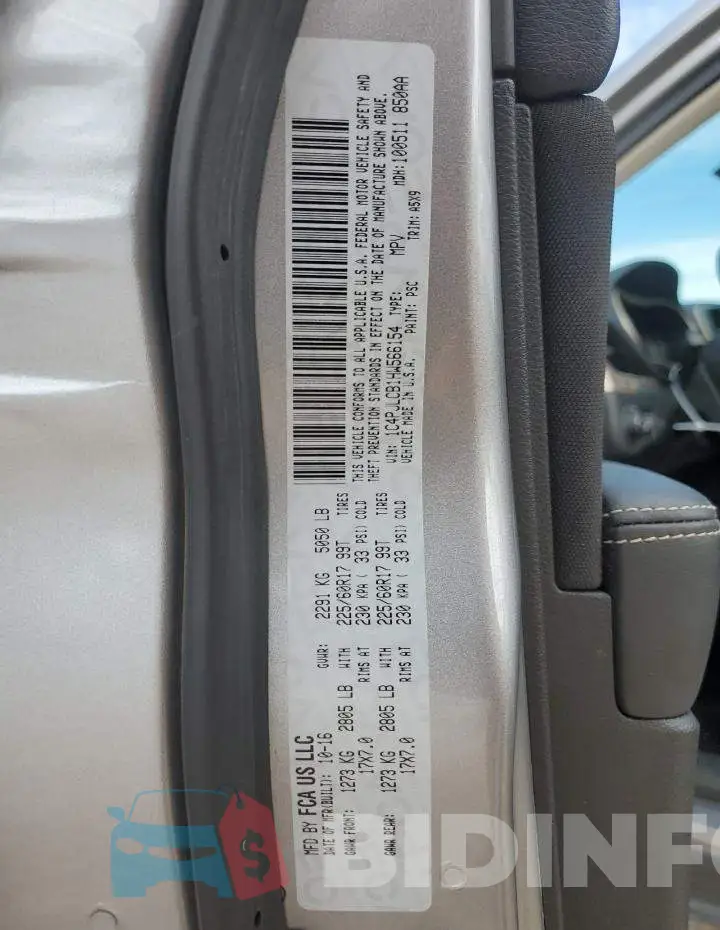 1C4PJLCB1HW566154 Photo# 12