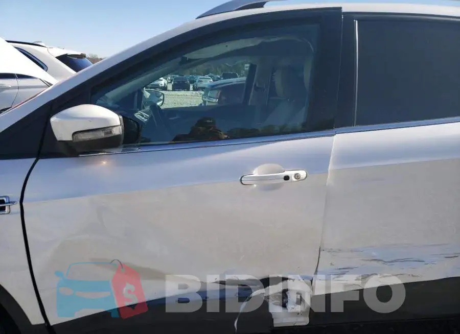 1FMCU0J99GUB03432 Photo# 7