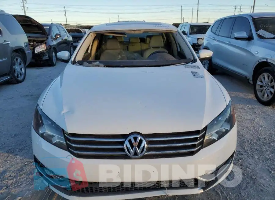 1VWBS7A34FC041952 Photo# 5