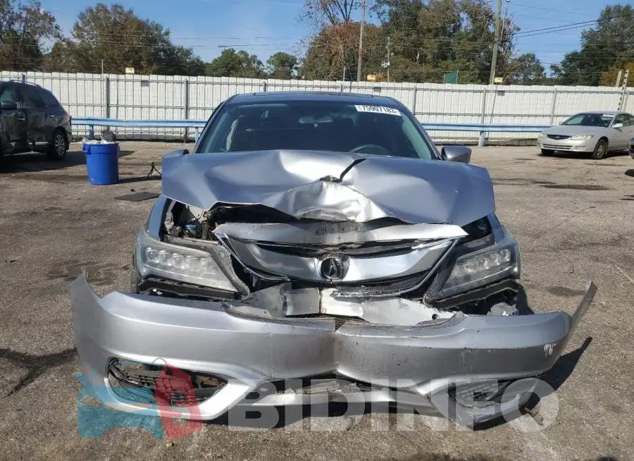 19UDE2F35JA007622 Photo# 5