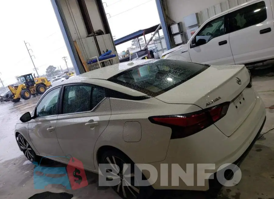 1N4BL4CV5LC233072 Photo# 2