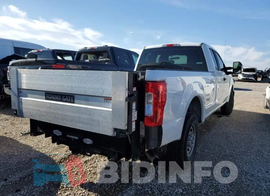 1FT7X2A63HEF51577 Photo# 3