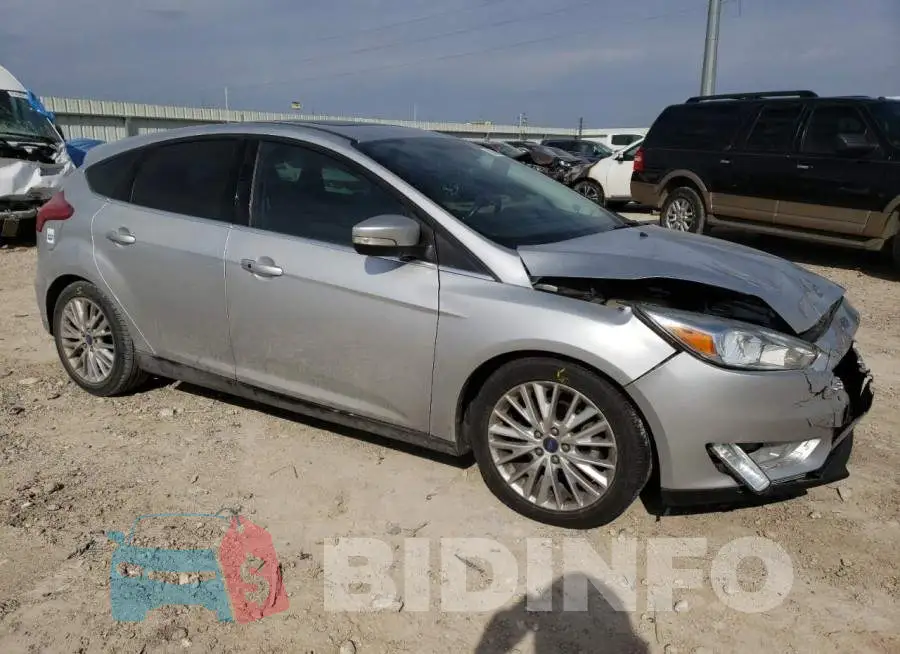 1FADP3N27FL340607 Photo# 4