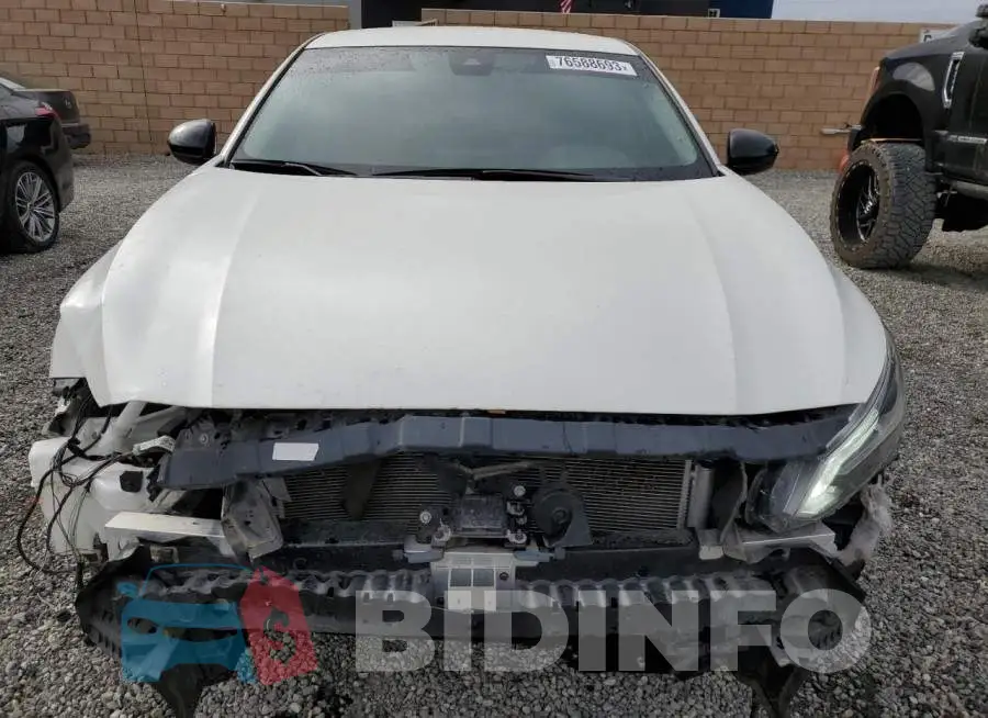 1N4BL4CV5NN302074 Photo# 5