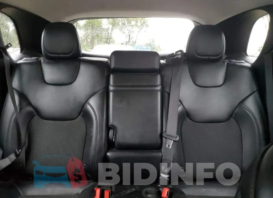 1C4PJLLX8KD403743 Photo# 10