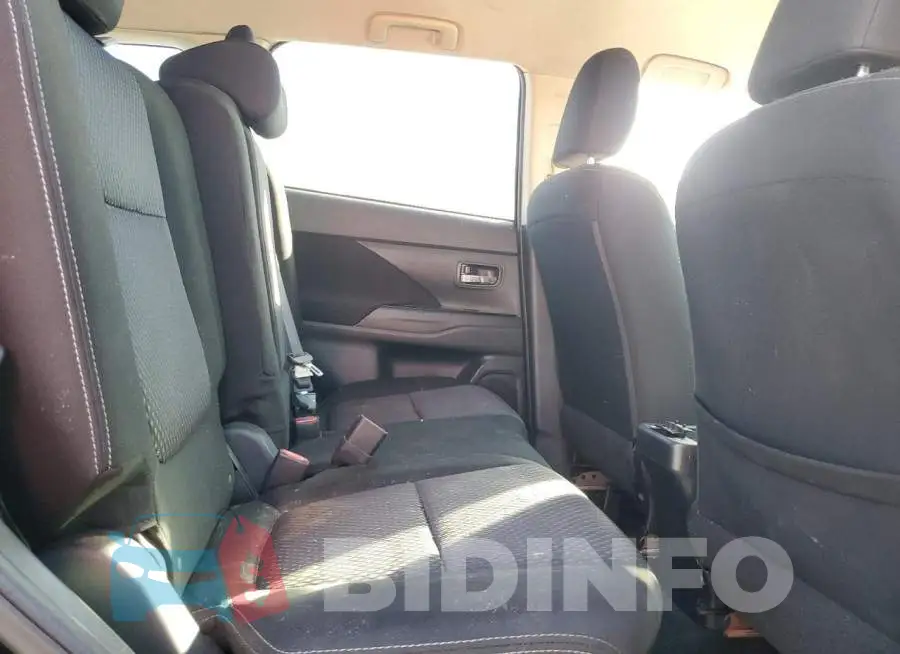 JA4AD2A38JZ069880 Photo# 11