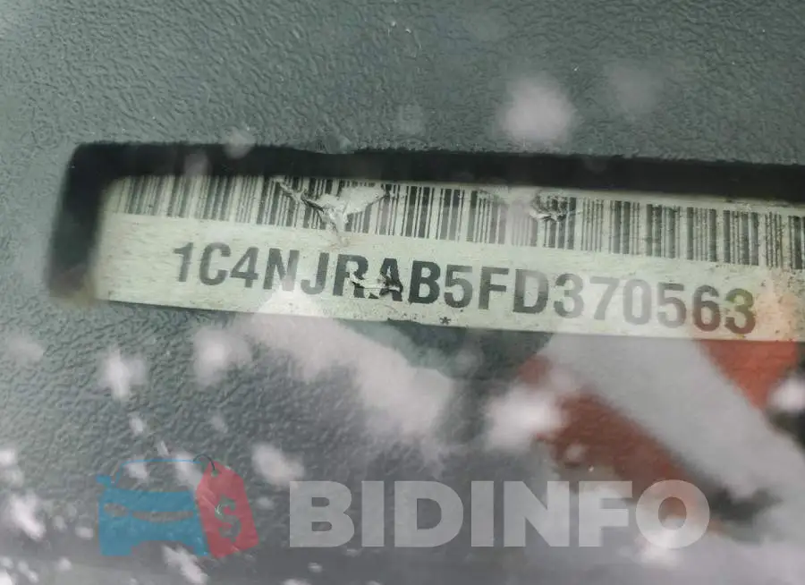 1C4NJRAB5FD370563 Photo# 13