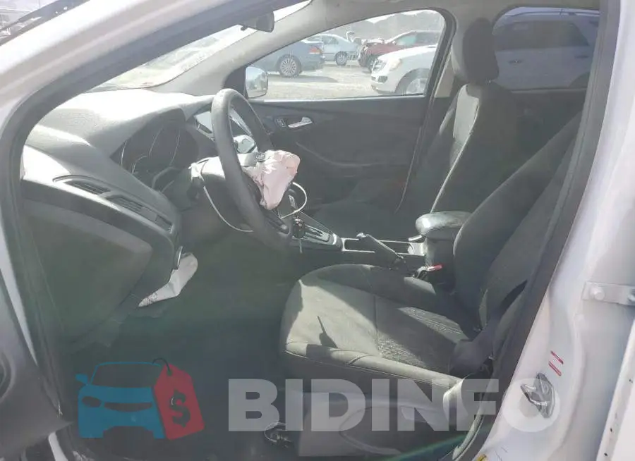 1FADP3M28HL245672 Photo# 7