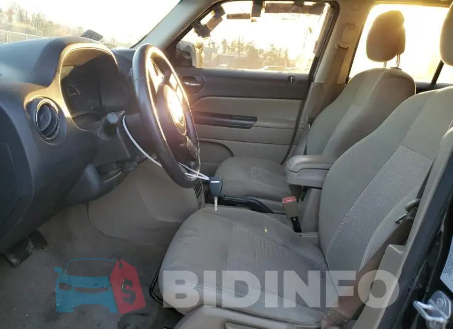 1C4NJPFB5FD179061 Photo# 7